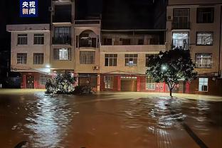 及时雨！法兰克福此前4连败&5场不胜，踢拜仁5-1一扫阴霾！